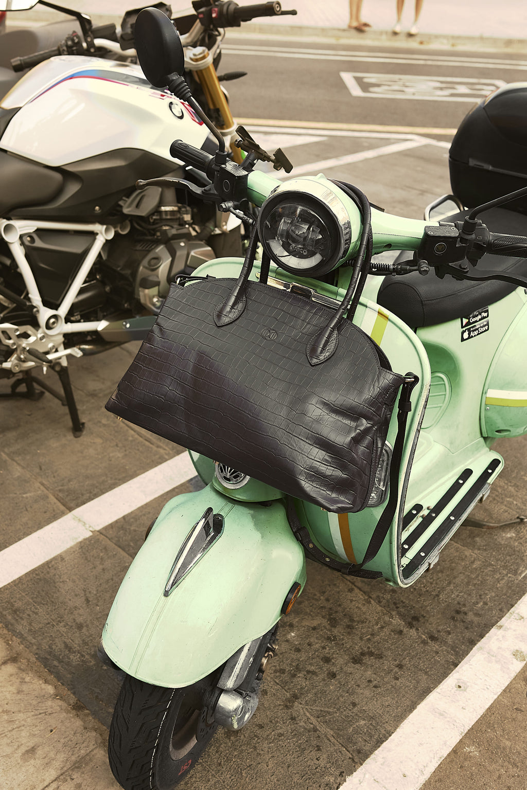 MAGNA medium Bag крокодил коричнева
